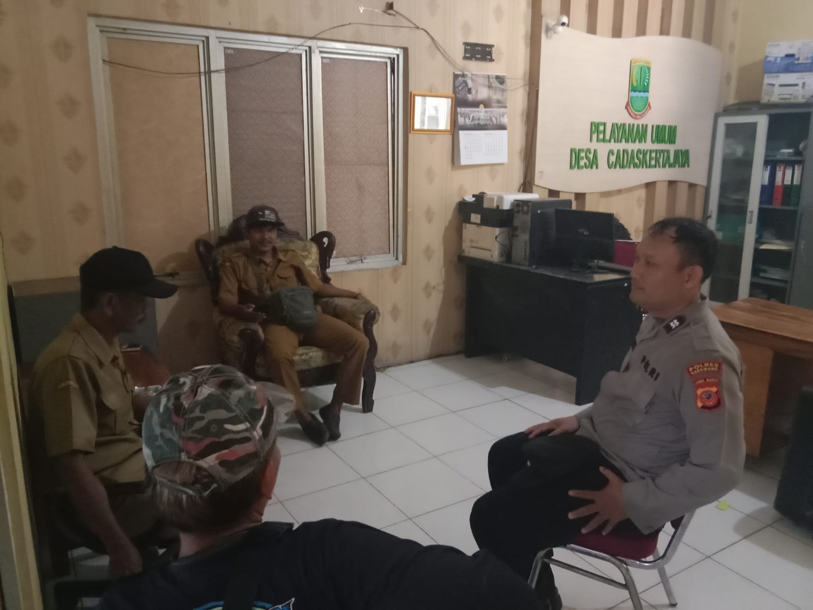 Sebar Himbauan Kamtibmas, Bhabinkamtibmas Polsek Telagasari Gencar Jaga Keamanan Lingkungan